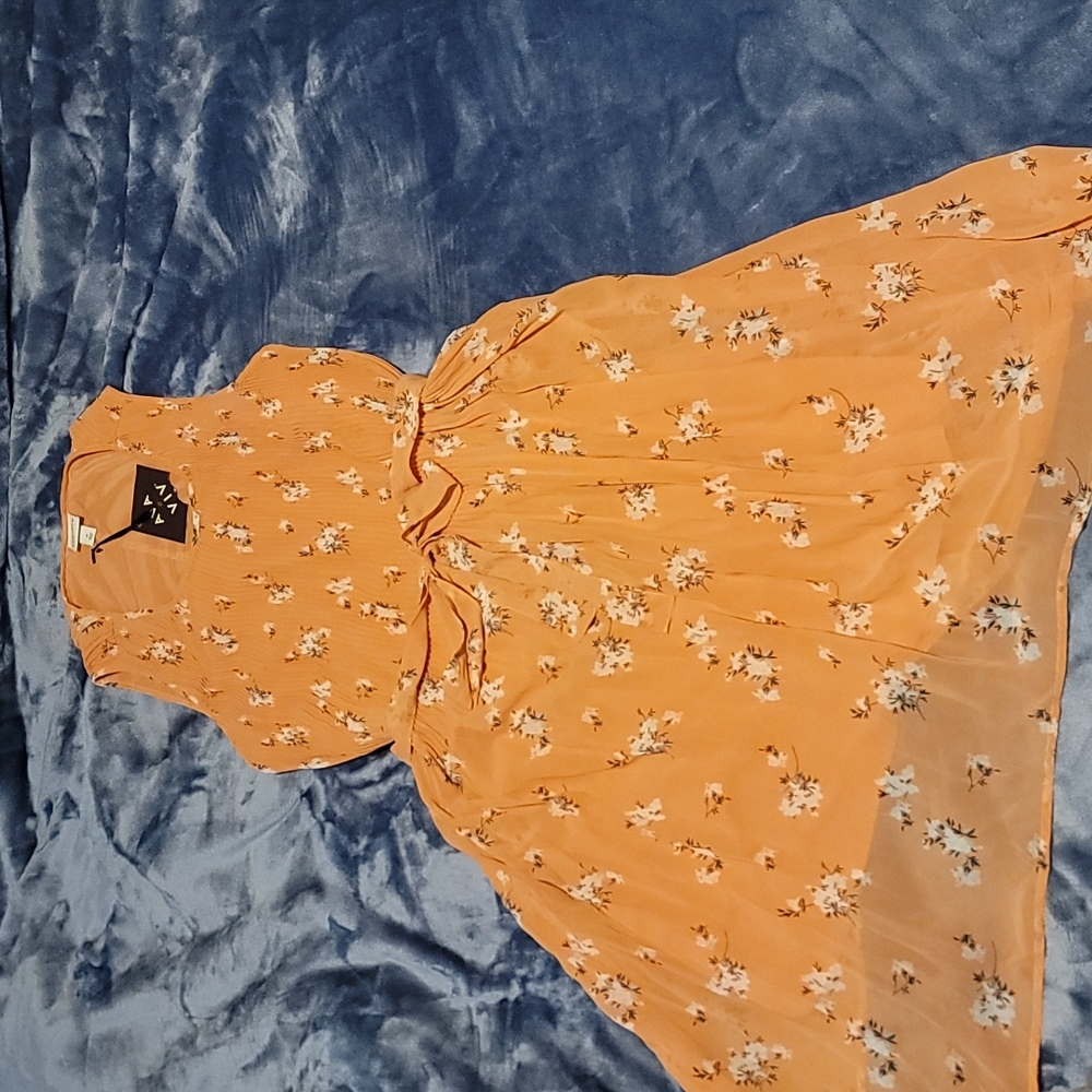 Ava Viv(brand) 1X,Peach with white floral designs
